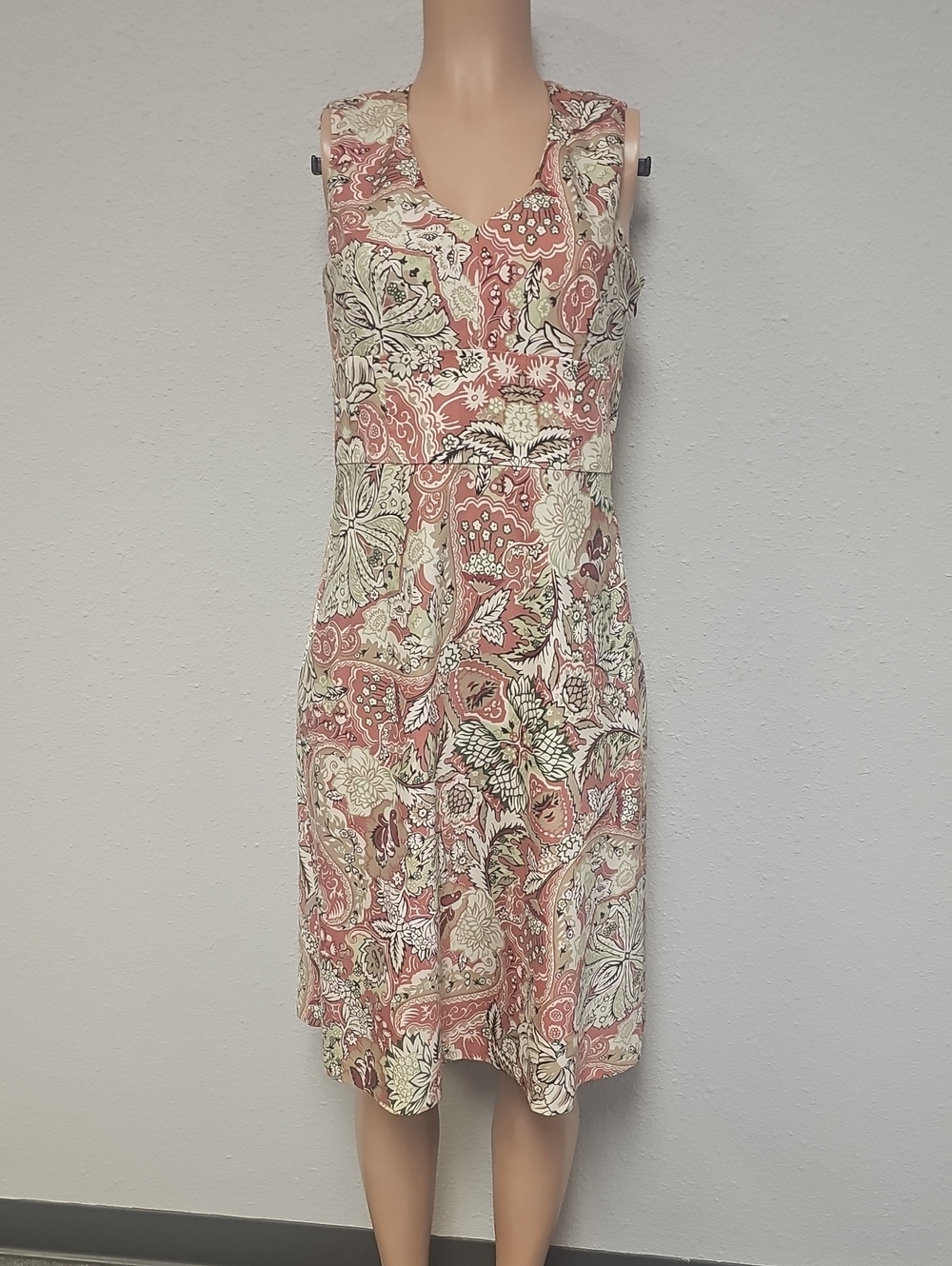 Ann Taylor Coral and Cream Paisley V-Neck Sleeveless Dress